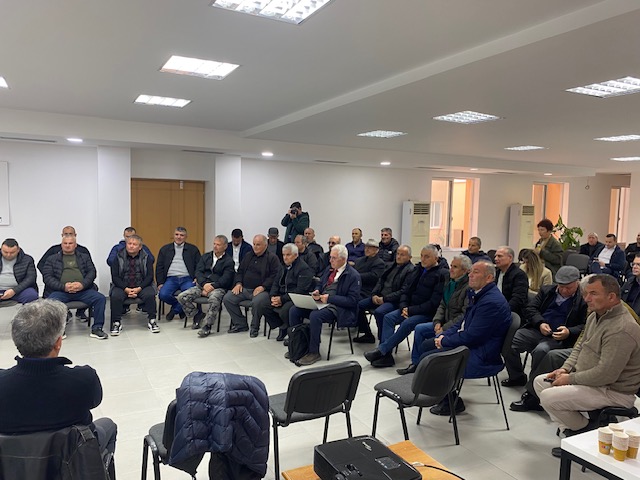 Sessione di formazione con esperti olivicoli